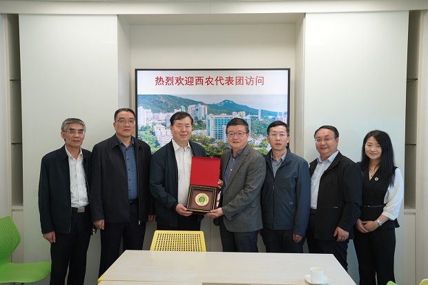 2访问团与beat365官网著名校友陈志伟讲</p><p>访问团与beat365官网著名校友陈志伟讲<span class=